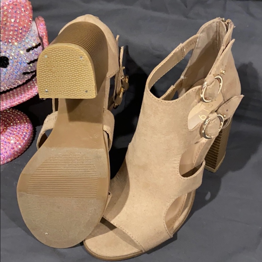 👡 Heels 👡 - Picture 4 of 5
